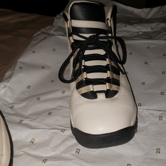 Air Jordan - Picture 3 of 4